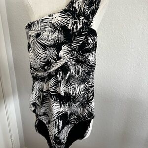 NWT Garnet Hill Ruched Wrap One Piece One Shoulder Swimsuit Size 8